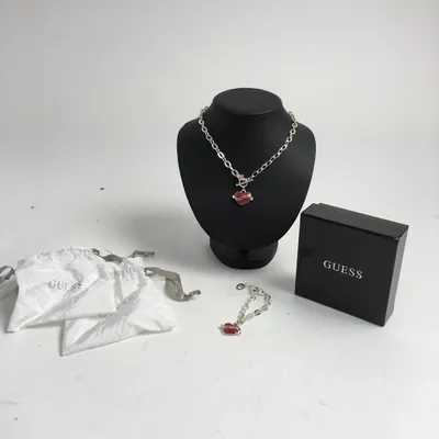 Smyckesset (Halsband, Armband) från Guess Okänd metall