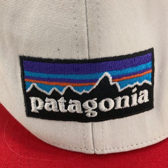 Patagonia - P-6 - Casquette camionneur avec logo - Blanc/rouge/bleu