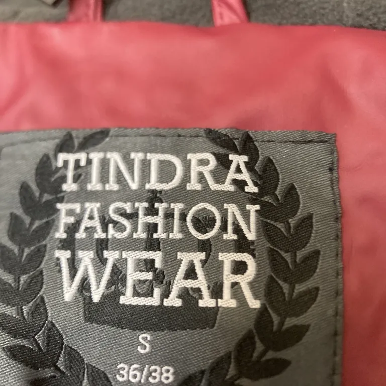 Regnjacka (Röd) från Tindra Fashion Wear - Varumärke