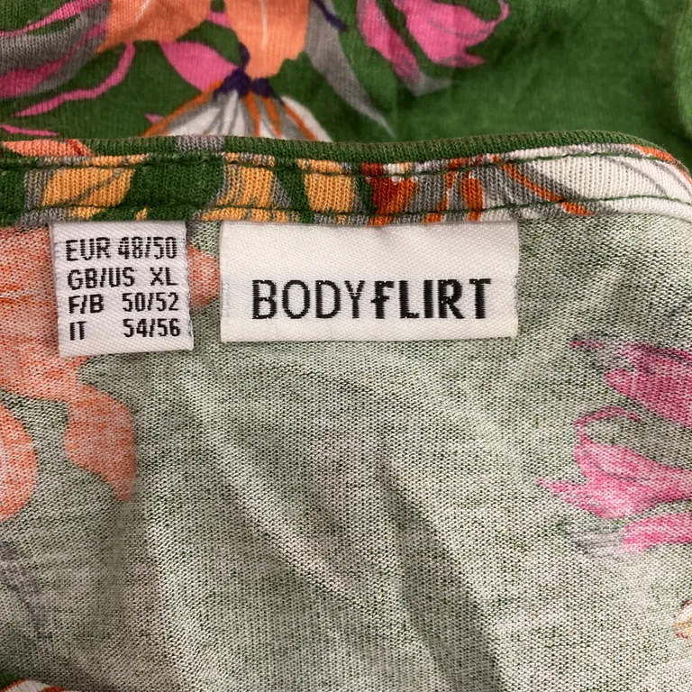 Klänning (Grön, Flerfärgad) från Bodyflirt Viskos, Elastan - Varumärke
