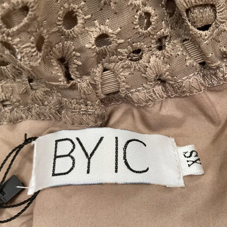 Robe (Marron) de BYIC - Marque