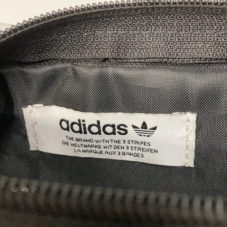 Midjeväska (Svart) från Adidas - Varumärke