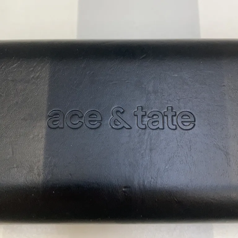 Solglasögon (Svart) från Ace & Tate - Varumärke
