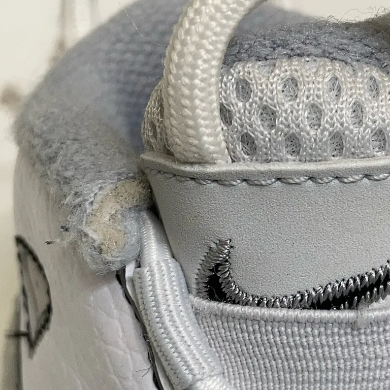 Sneakers (Air More Uptempo) från Nike - Trasig söm - Ovansida