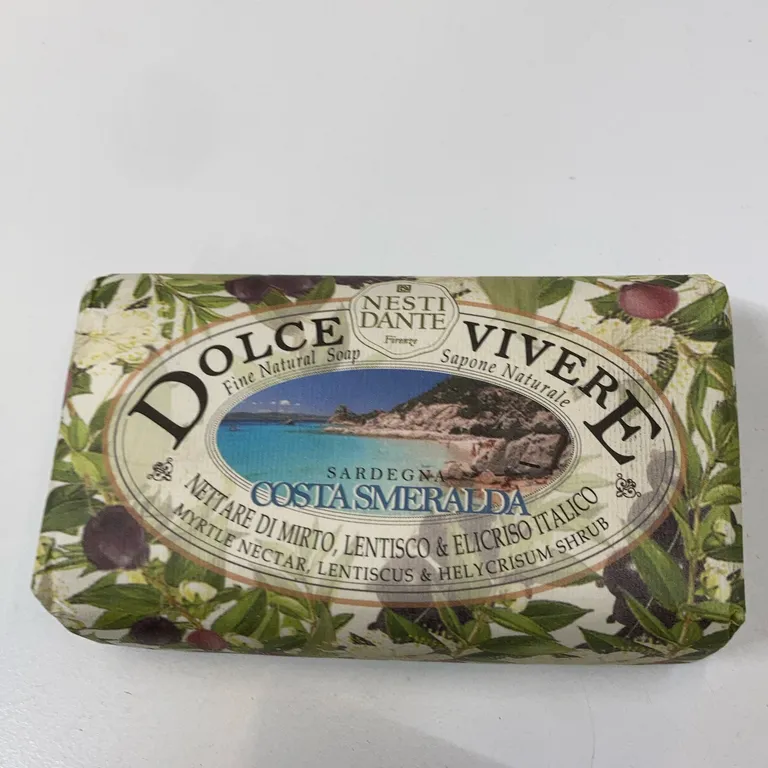 Fast tvål (Dolce Vivere Sardegna har en doft av vilda bär, myrten, mastix och hedblomster.) från Nesti Dante - Varumärke