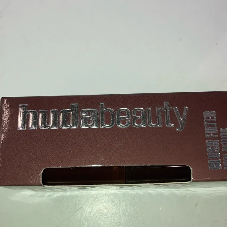 Bronzer (Coco Loco) från Huda Beauty - Varumärke