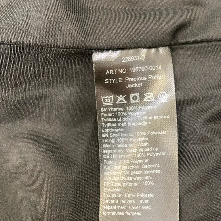 Jacka (Svart) från Nelly Polyester - Materialetikett