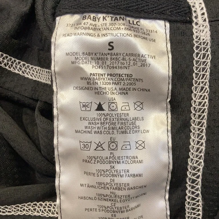 Bärsjal (Svart) från Baby K'Tan Polyester - Materialetikett