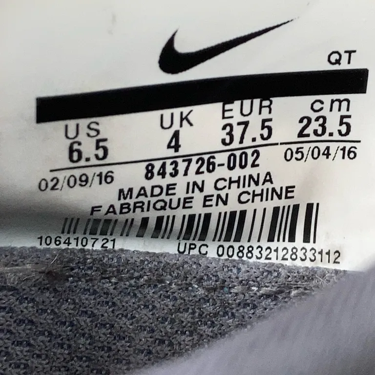 Träningsskor (Grå, Vit) från Nike - Materialetikett