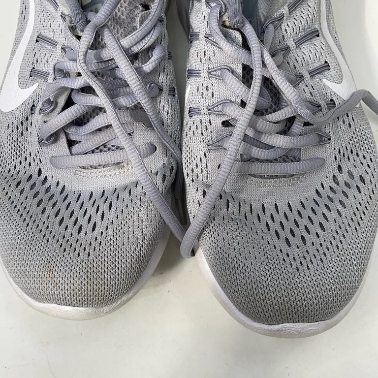 Träningsskor (Grå, Vit) från Nike - Fläck - Tå/Tår