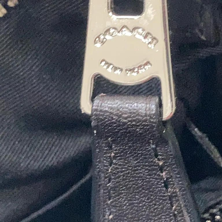 Axelremsväska (Bowery ) från Coach - Detaljbild