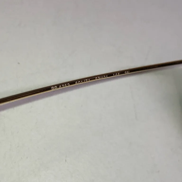 Solglasögon (RB 4253 601/71) från Ray-Ban - Detaljbild