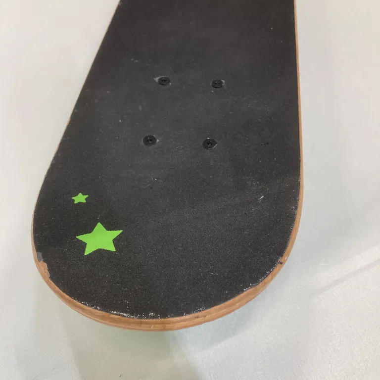 Skateboard (Svart, Flerfärgad) från Stadium - Smutsig - Hela varan
