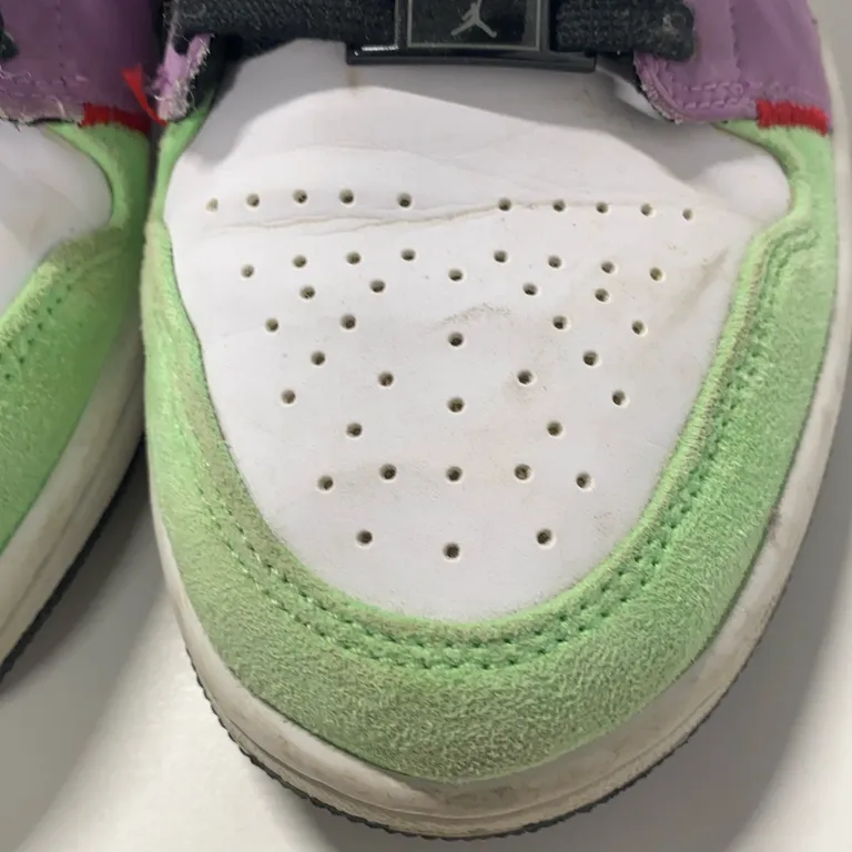 Sneakers (Jordan 1 Mid SE Multi-Color ) från Nike Air Jordan Skinn - Fläckig - Framsida