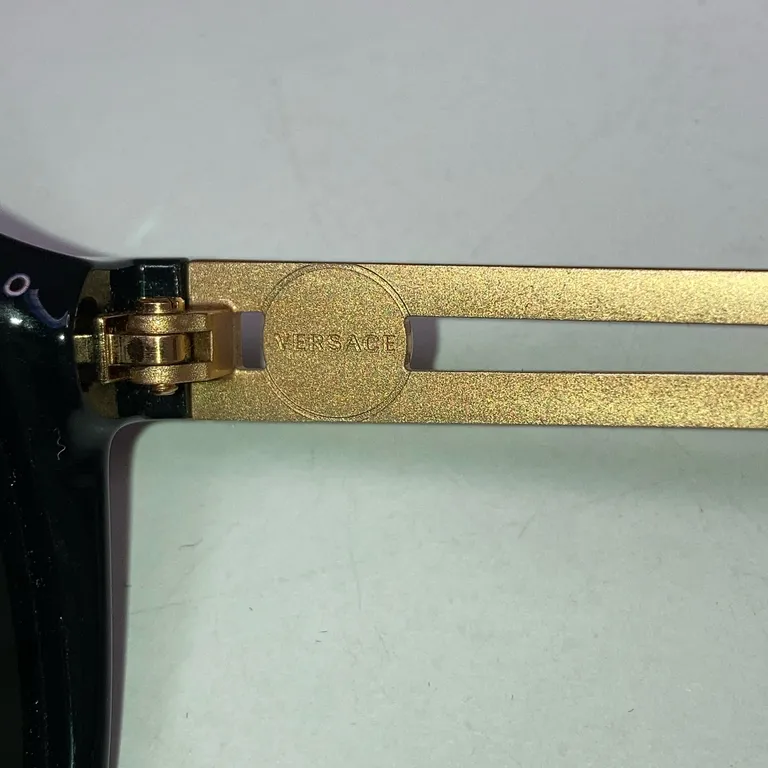 Solglasögon (4312) från Versace - Detaljbild