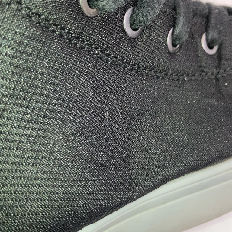 Sneakers (Svart) från Lejon - Defekt