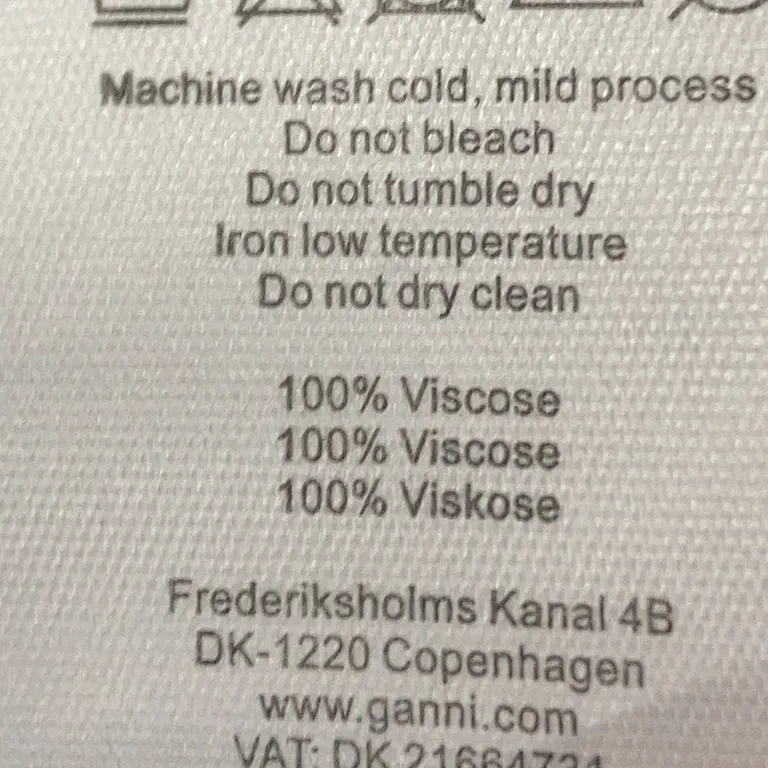 Omlottklänning (Harley Crepe) från Ganni Viskos - Materialetikett