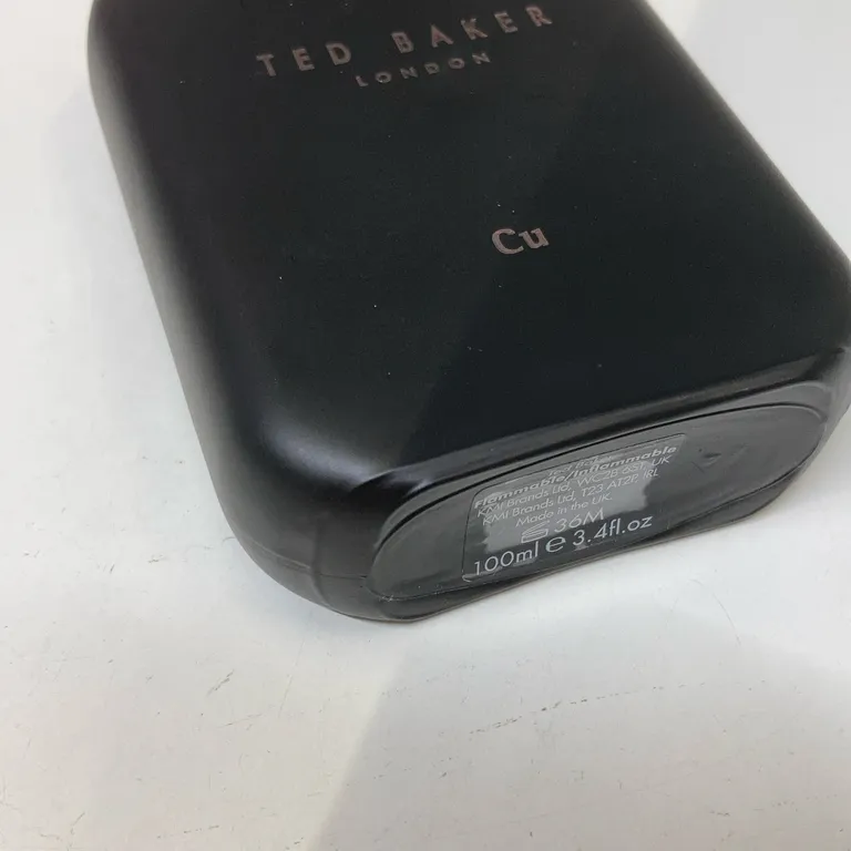 Eau de Toilette (London) de Ted Baker - Tachés - Surface