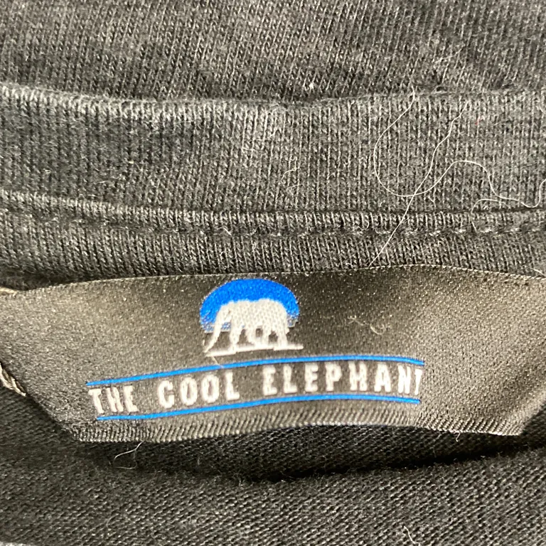 T-shirt (Svart, Flerfärgad) från The Cool Elephant - Varumärke