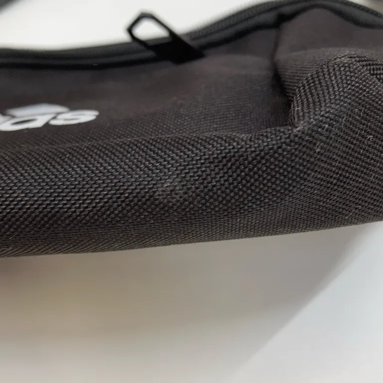 Midjeväska (Svart) från Adidas - Fläckig - Undersida