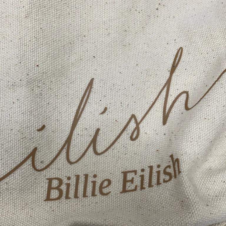 Tygpåse (Beige) från Billie Eilish - Varumärke
