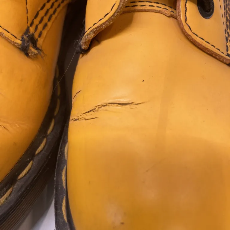 Kängor (Gul) från Dr. Martens - Slitet - Tå/Tår