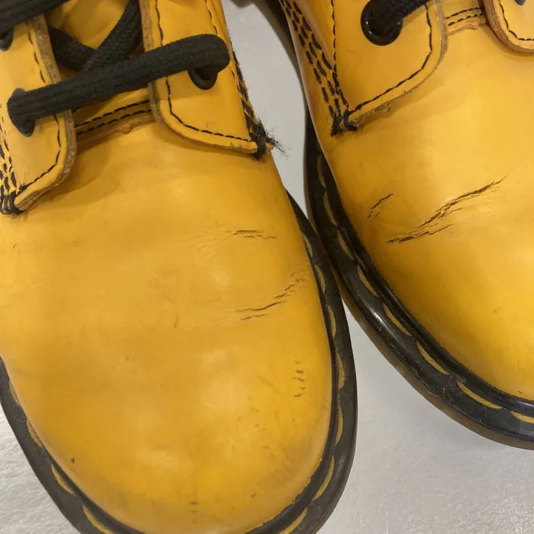 Kängor (Gul) från Dr. Martens - Missformad - Tå/Tår