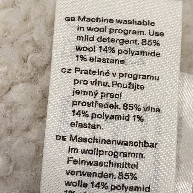 Mössa (Vit) från Arket Polyamid, Ull - Materialetikett
