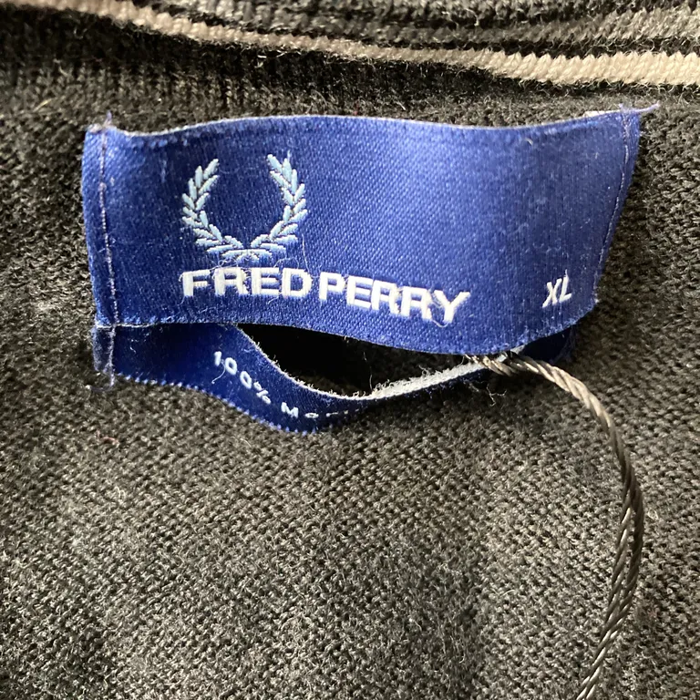 Kofta (Svart) från Fred Perry Merinoull - Varumärke