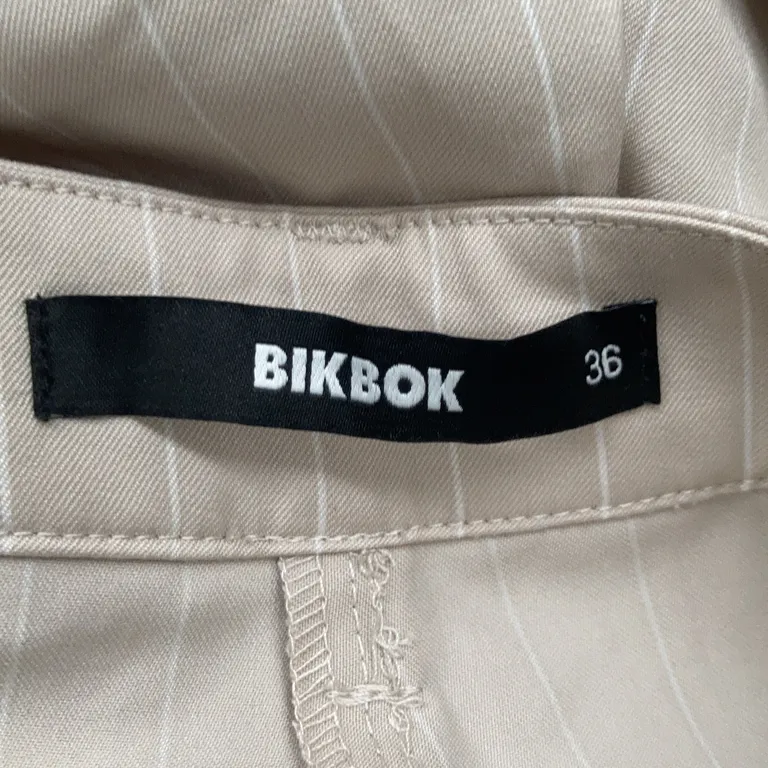 Kostymbyxor (Beige, Vit) från Bik Bok Elastan, Polyester, Viskos - Varumärke