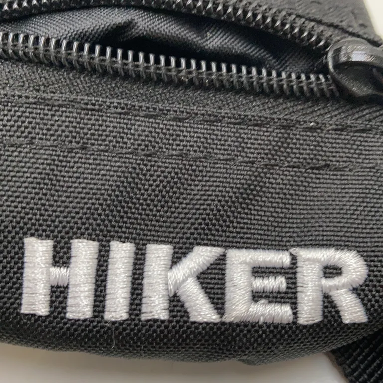 Midjeväska (Svart) från Hiker - Varumärke