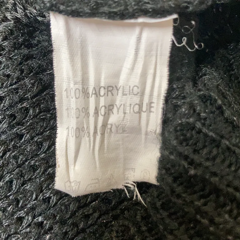 Tröja (Svart) från Peace n' Love Akryl - Materialetikett