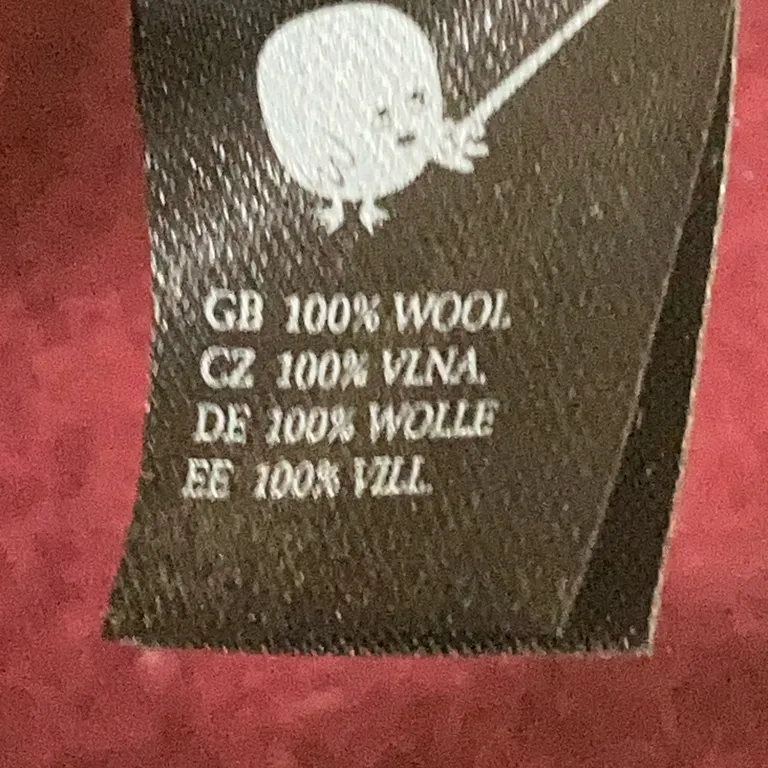 Basker (Röd, Lila) från Monki Ull - Materialetikett