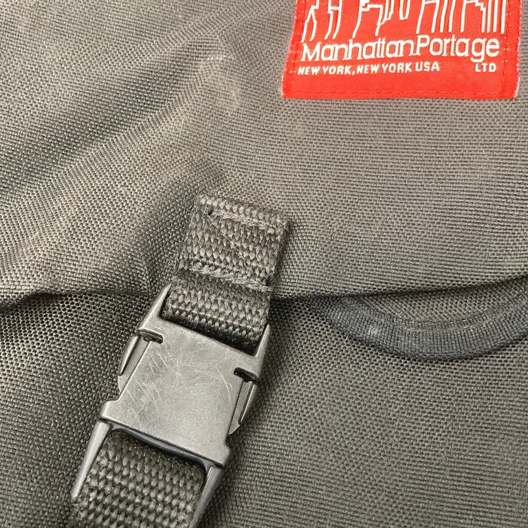 Axelremsväska (Svart) från Manhattan Portage - Smutsig - Hela varan