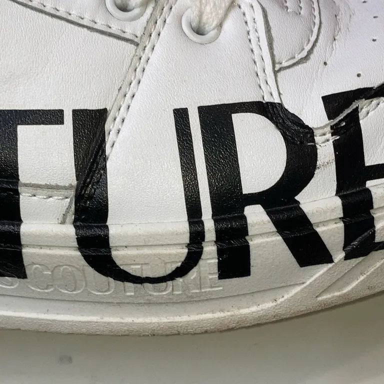Sneakers (Vit, Svart) från Versace Jeans Couture Skinn - Smutsig - Yttersula