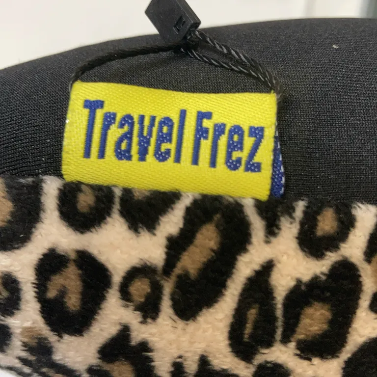 Nackkudde (Vit, Svart) från Travel Frez - Varumärke