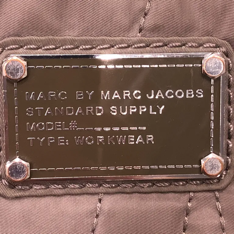 Datorväska (Computer Tote Bag) från Marc by Marc Jacobs - Varumärke
