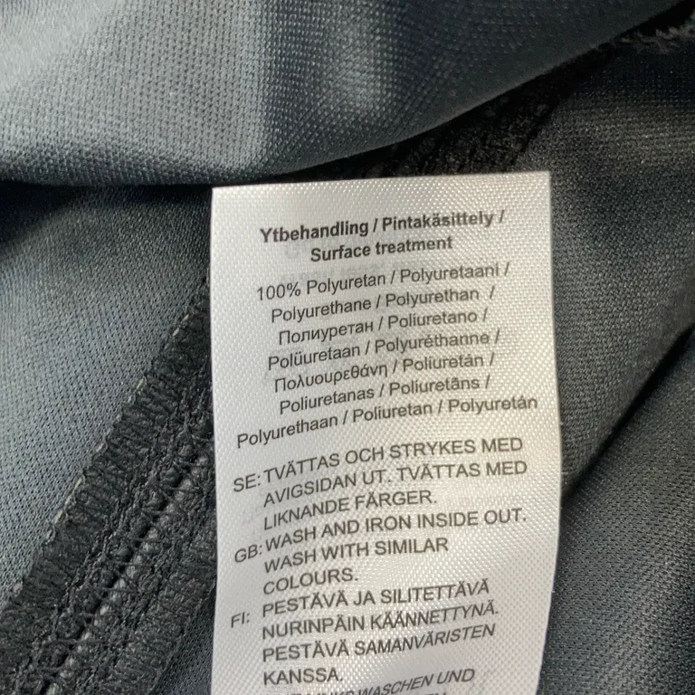 Kjol (Svart) från Gina Tricot Polyuretan - Materialetikett