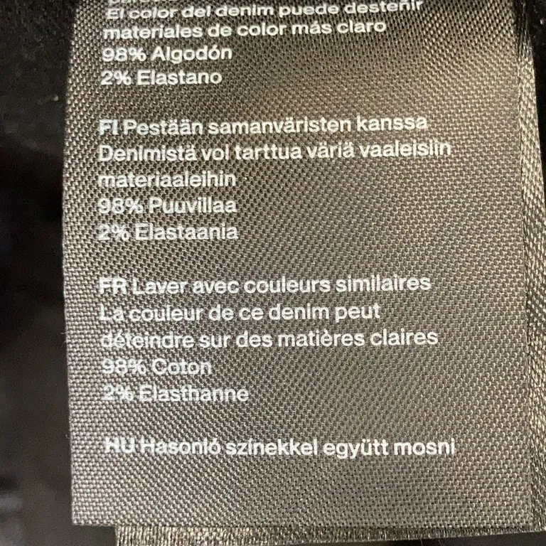 Jeans (Friday Black Slim Jeans) från Weekday Bomull, Elastan - Materialetikett