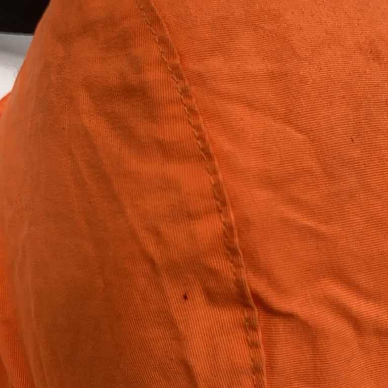Mössa (Orange) från Norrland - Smutsig - Yta