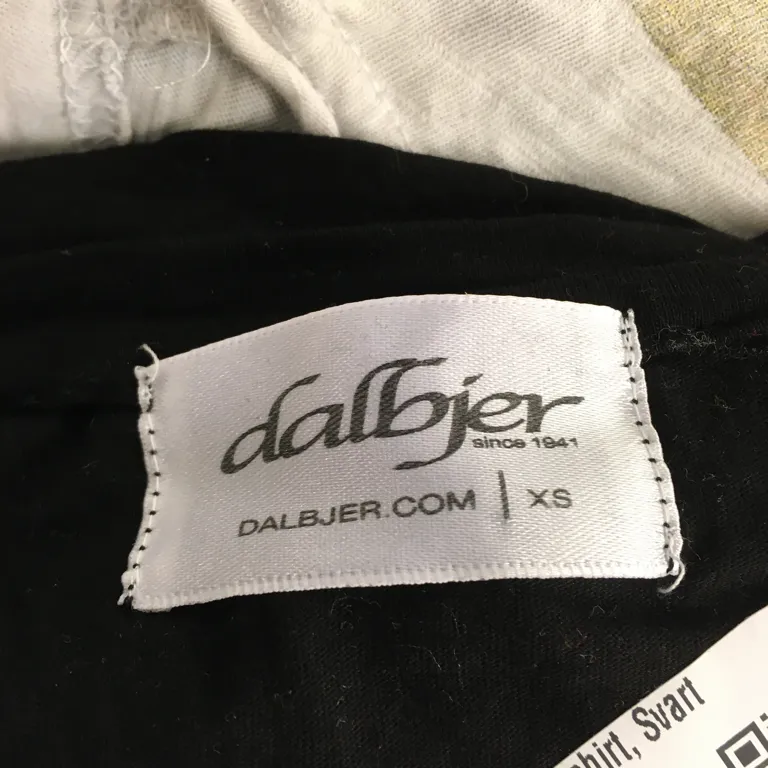T-shirt (Svart) från dalbjer Bomull - Varumärke