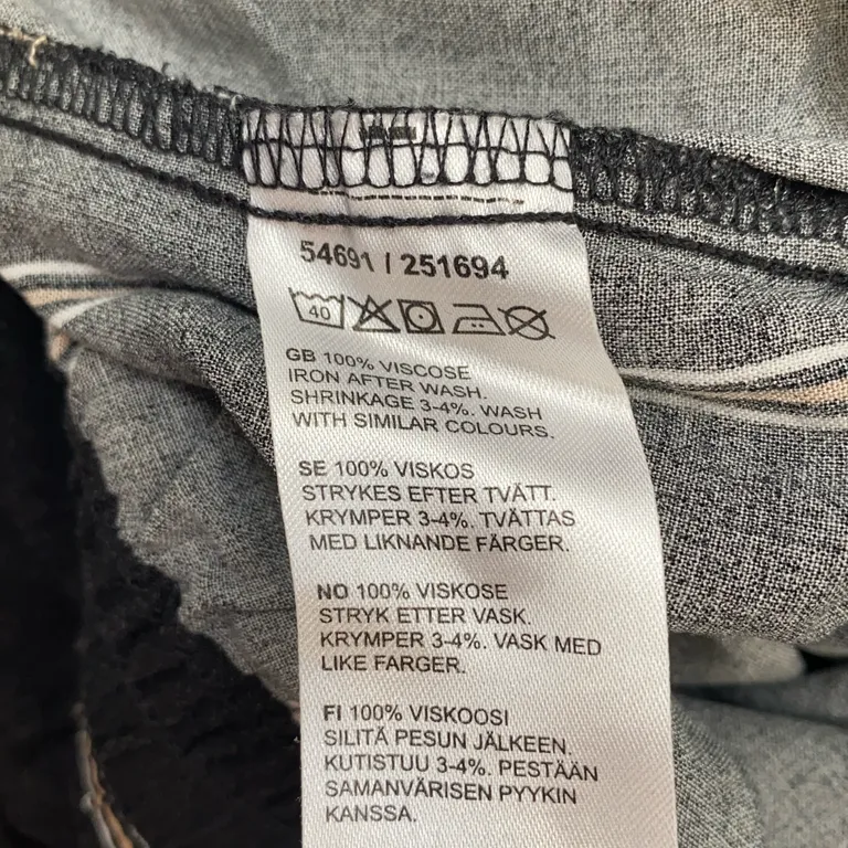 Shorts (Svart, Vit, Beige) från XLNT by KappAhl Viskos - Materialetikett