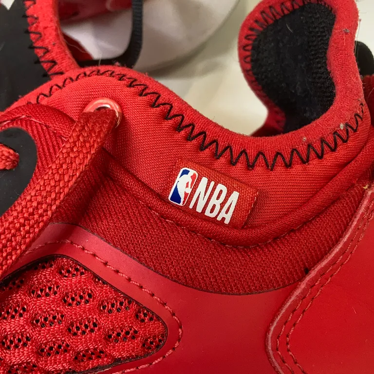 Basketskor (Röd) från NBA - Varumärke