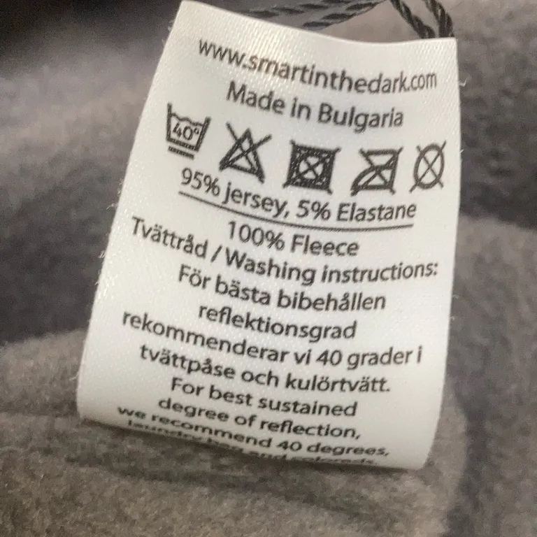 Mössa (Lila) från Smart in the Dark Elastan - Materialetikett