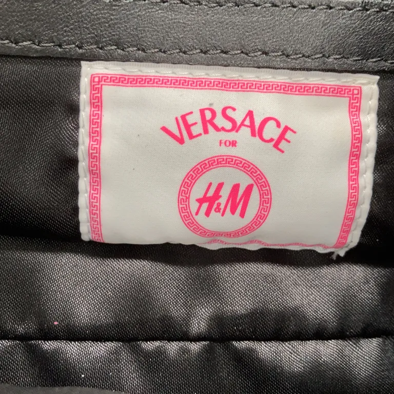 Handväska (Svart) från Versace for H&M - Varumärke