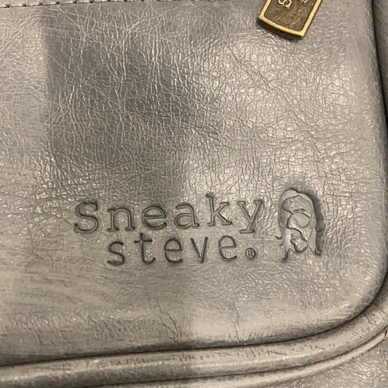 Axelremsväska (Grå) från Sneaky Steve - Varumärke