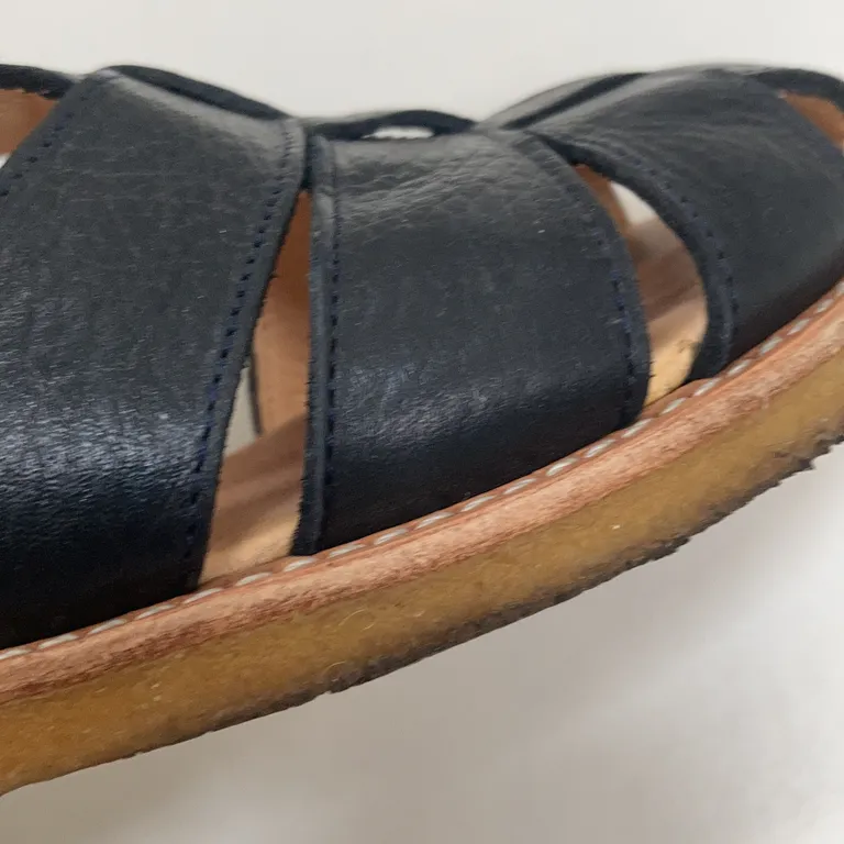 Sandaler (Svart) från Angulus - Smutsig - Yttersula