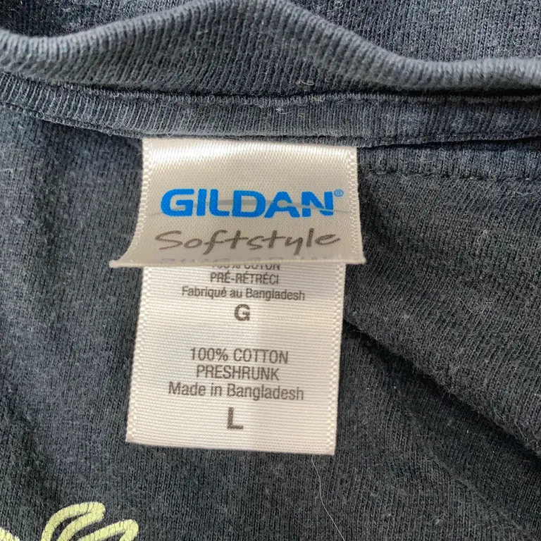 T-shirt (Svart) från Gildan Softstyle Bomull - Materialetikett