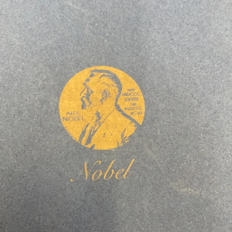Bestick (Silverfärgad) från NOBEL - Varumärke