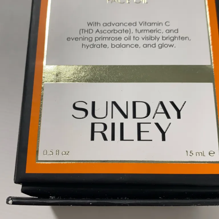 Ansiktsolja (Vitamin C + Turmeric Face Oil) från Sunday Riley - Varumärke